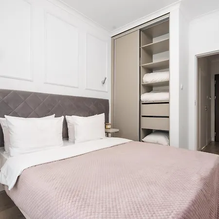 Golden - Mennica Luxury Varşova