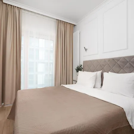 Golden - Mennica Luxury Apartman Varsó